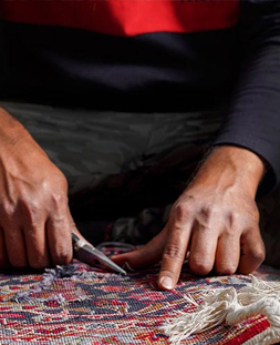 رفو گری قالی در قالیشویی وزراء